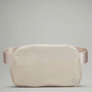 Lululemon Everywhere Belt Bag (white opal)
